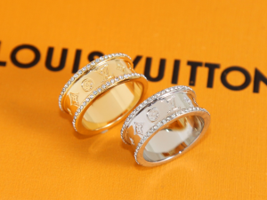 Louis Vuitton LV Twisted Flower Ring