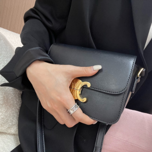 Louis Vuitton LV Twisted Flower Ring