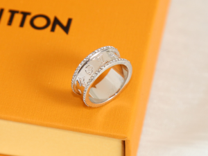 Louis Vuitton LV Twisted Flower Ring