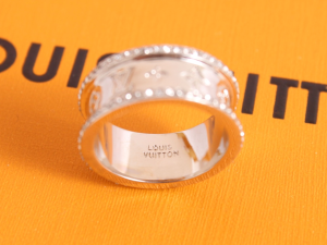 Louis Vuitton LV Twisted Flower Ring