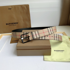 Burberry Beige Check and Black Leather Reversible Belt 35MM Burberry Beige Check and Black Leather Reversible Belt 35MM