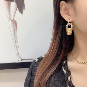 Chanel CC Logo Pearls Earrings Gold