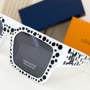 Louis Vuitton LV Clash Square Luxury Eyewear Sunglasses Z1580E White Black Louis Vuitton LV Clash Square Luxury Eyewear Sunglasses Z1580E White Black