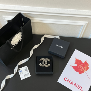 Chanel Black Diamonds CC Log Brooch