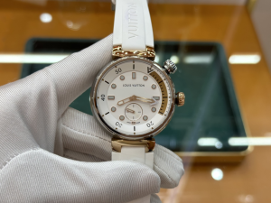 Louis Vuitton Tambour Street Diver Watch White 44MM Louis Vuitton Tambour Street Diver Watch White 44MM