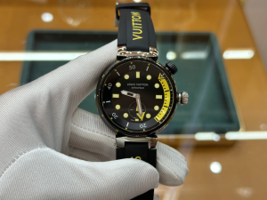 Louis Vuitton Tambour Street Diver Watch Black Yellow 44MM Louis Vuitton Tambour Street Diver Watch Black Yellow 44MM
