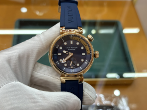 Louis Vuitton Tambour Street Diver Watch Navy Blue 44MM Louis Vuitton Tambour Street Diver Watch Navy Blue 44MM