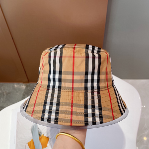 Burberry Vintage Check Bucket Hat Beige