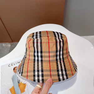 Burberry Vintage Check Bucket Hat Beige