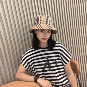 Burberry Vintage Check Bucket Hat Beige