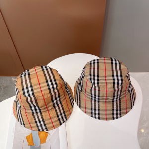 Burberry Vintage Check Bucket Hat Beige