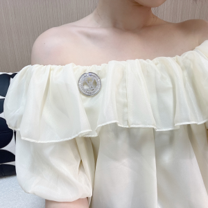 Louis Vuitton Crystal CC Round Brooch