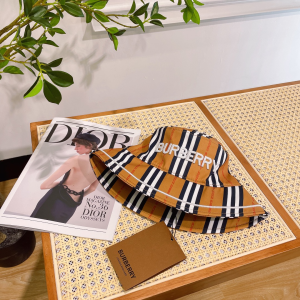 Burberry Beige White Canvas Bucket Hat