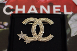 Chanel CC Logo Crystal Star Brooch