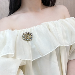 Gucci Double G Crystal Brooch