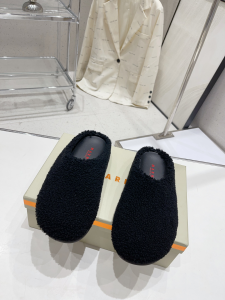 Marni Logo Patch Black Shearling Fur Fussbett Sabot Flat Slipper Mules Marni Logo Patch Black Shearling Fur Fussbett Sabot Flat Slipper Mules