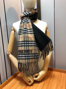 Burberry Check Cashmere Reversible Scarf Black Beige Burberry Check Cashmere Reversible Scarf Black Beige