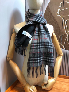 Burberry Check Cashmere Reversible Scarf Black Gray Burberry Check Cashmere Reversible Scarf Black Gray