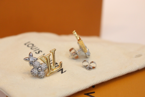 Louis Vuitton LV Gram Earrings