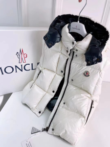 Moncler White bardanette Short Parana Down Jacket Moncler White bardanette Short Parana Down Jacket