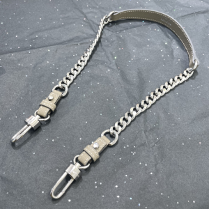 Delvaux Short Chain Shoulder Strap Beige Grained Leather Delvaux Short Chain Shoulder Strap Beige Grained Leather