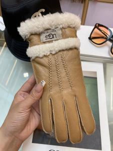UGG Double Cuff Sheepskin Gloves Beige
