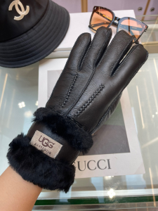 UGG Double Cuff Sheepskin Gloves Black