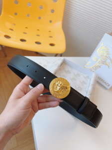 Versace Medusa Biggie Medallion Coin Buckle Black Smooth Leather Belt 40MM Versace Medusa Biggie Medallion Coin Buckle Black Smooth Leather Belt 40MM