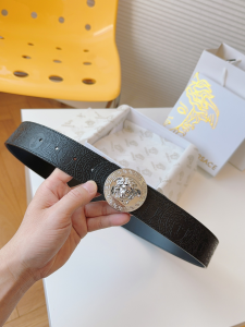 Versace Medusa Biggie Medallion Coin Gold Buckle Black Calfskin Belt 40MM Versace Medusa Biggie Medallion Coin Gold Buckle Black Calfskin Belt 40MM