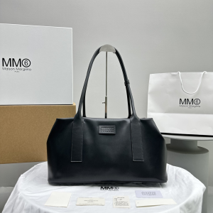 Maison Margiela MM6 Single Stitch Logo Zip Up Black Leather Duffel Shoulder Bag A33068 Maison Margiela MM6 Single Stitch Logo Zip Up Black Leather Duffel Shoulder Bag A33068