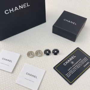 Chanel CC Pearl Flower Earrings