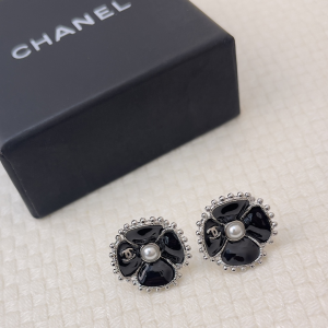 Chanel CC Pearl Flower Earrings
