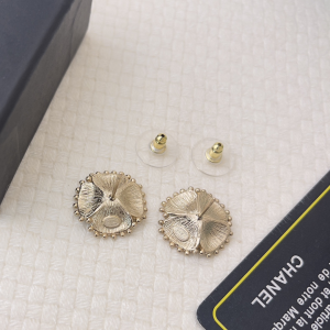 Chanel CC Pearl Flower Earrings