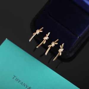 Tiffany Gold Knot Short Earrings