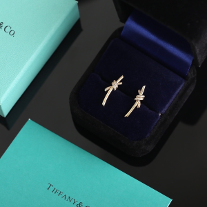 Tiffany Gold Knot Short Earrings