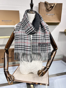 Burberry Gray Check Cashmere Reversible Scarf Burberry Gray Check Cashmere Reversible Scarf