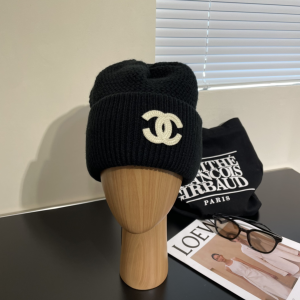 Chanel CC Logo Knit Wool Beanie Black