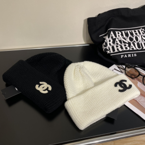 Chanel CC Logo Knit Wool Beanie Black