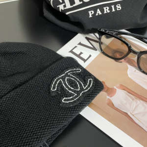 Chanel CC Logo Knit Wool Beanie Black