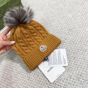 Moncler Pom Pon Cable Brown Knit Wool Beanie Hat Moncler Pom Pon Cable Brown Knit Wool Beanie Hat