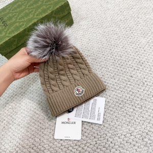 Moncler Pom Pon Cable Grey Knit Wool Beanie Hat Moncler Pom Pon Cable Grey Knit Wool Beanie Hat