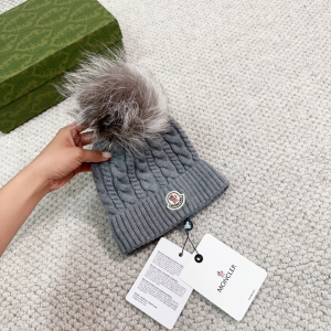Moncler Pom Pon Cable Grey Knit Wool Beanie Hat Moncler Pom Pon Cable Grey Knit Wool Beanie Hat