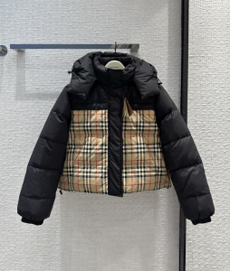 Burberry Archive Beige Cropped Reversible Checked Puffer Down Jacket Burberry Archive Beige Cropped Reversible Checked Puffer Down Jacket