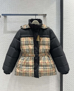 Burberry Oakmere Vintage Check Reversible Down Puffer Jacket Black Beige Burberry Oakmere Vintage Check Reversible Down Puffer Jacket Black Beige