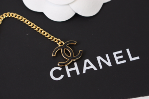 Chanel Tag Pearls Choker Necklaces