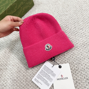 Moncler Fuchsia Cashmere Wool Knit Beanie Cap Hat Moncler Fuchsia Cashmere Wool Knit Beanie Cap Hat