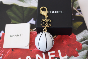 Chanel CC White Ball Key Rings