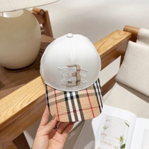 Burberry London Vintage Check White Cotton Baseball Cap Hat Burberry London Vintage Check White Cotton Baseball Cap Hat