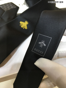Gucci Mens Bee Embroidered Black Silk Tie