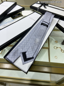 Gucci Mens GG Pattern Grey Silk Tie